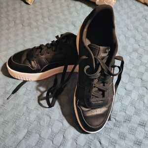 Women's Puma Leather Carina Street Size 11